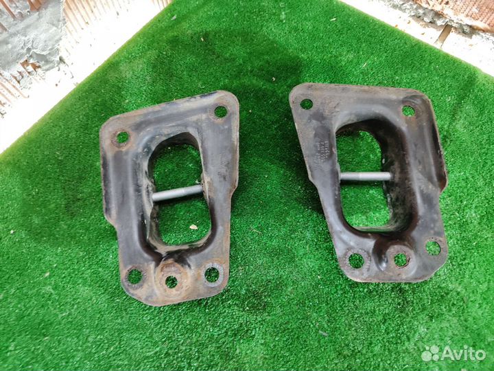 Кронштейн заднего рычага Volkswagen Passat B6