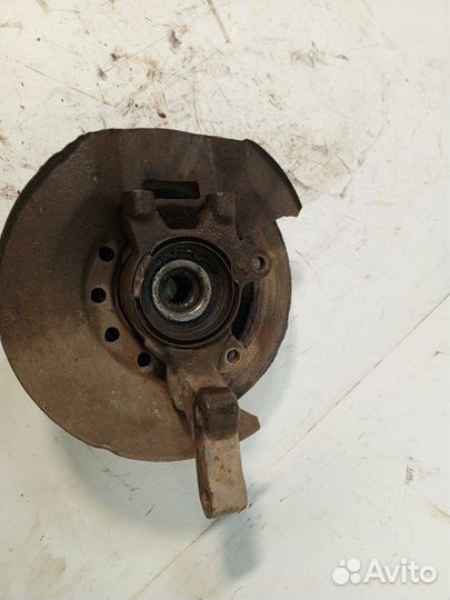 Кулак со ступицей передний правый LADA Granta