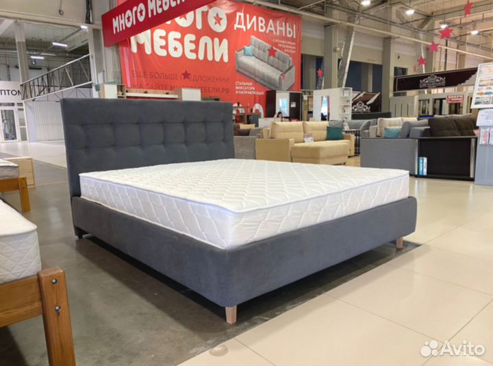 Кровать с матрасом