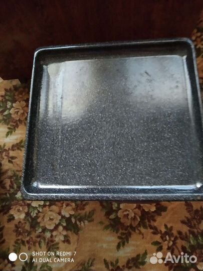 Противни, сковороды, кастрюли