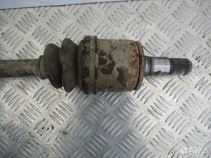 Полуось передняя левая Мицубиси Монтеро 3