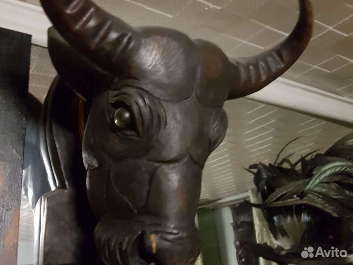 Деревянная голова быка телец