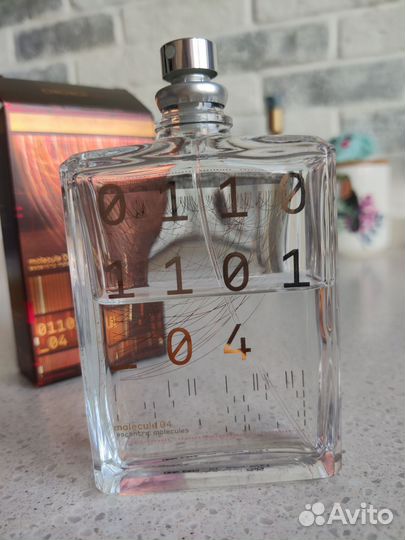 Escentric molecules molecule 04