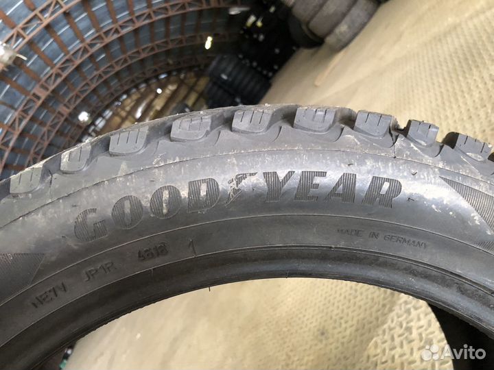 Goodyear UltraGrip Ice Arctic SUV 275/45 R20 110T