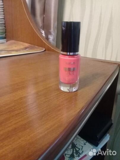 Лак с гель-эффектом