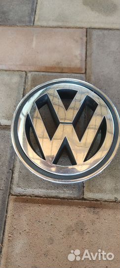 Эмблема Фольксваген Пассат Сс решетка радиатора