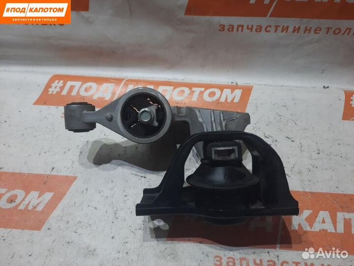 Подушка крепления двигателя передняя правая Nissan