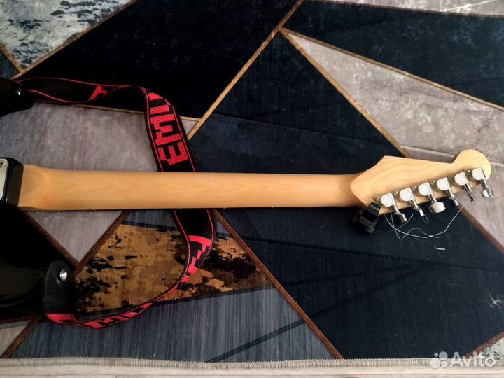 Электро-гитара stratocaster