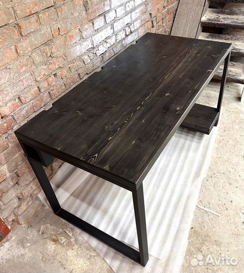 Компьютерный стол с местом под провода лофт