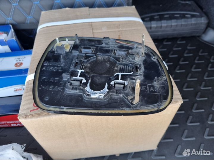 Зеркало левое