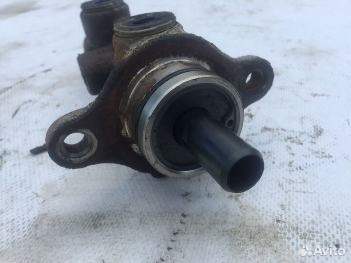 Главный тормозной цилиндр Mazda Demio DW 1.3 1999