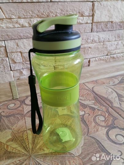 Спортивная бутылка для воды