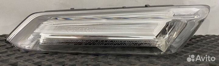 Поворотник левый Volvo FH5 84389663