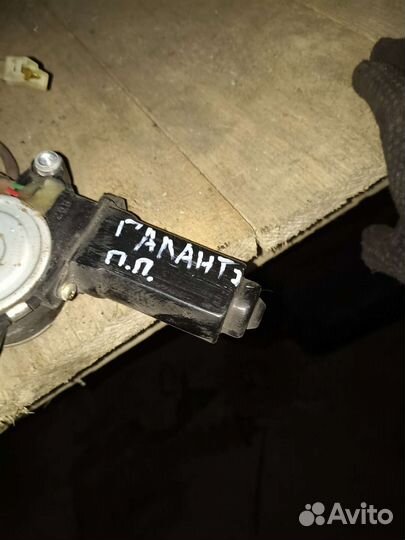 Стеклоподъемник передний правый Mitsubishi galant7