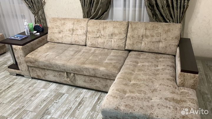 Большой угловой диван