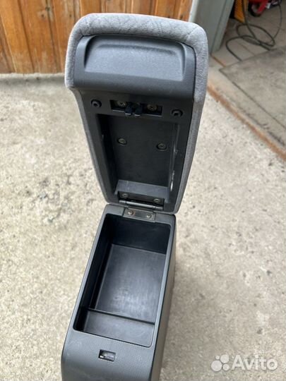 Подлокотник Honda Fit GD