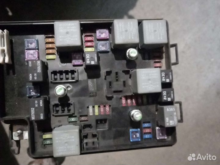 Chevrolet aveo т300 блок предохранителей