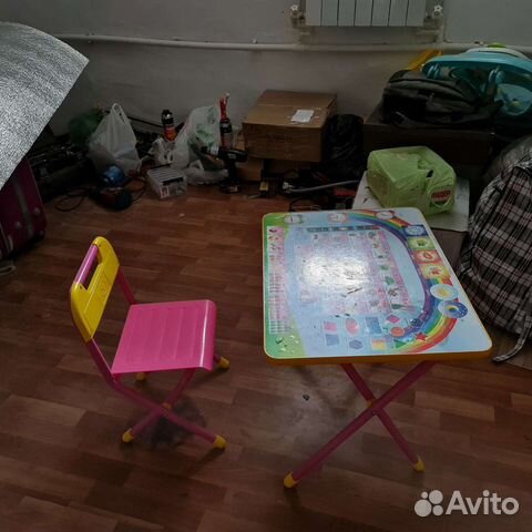 Детский письменный стол и стул