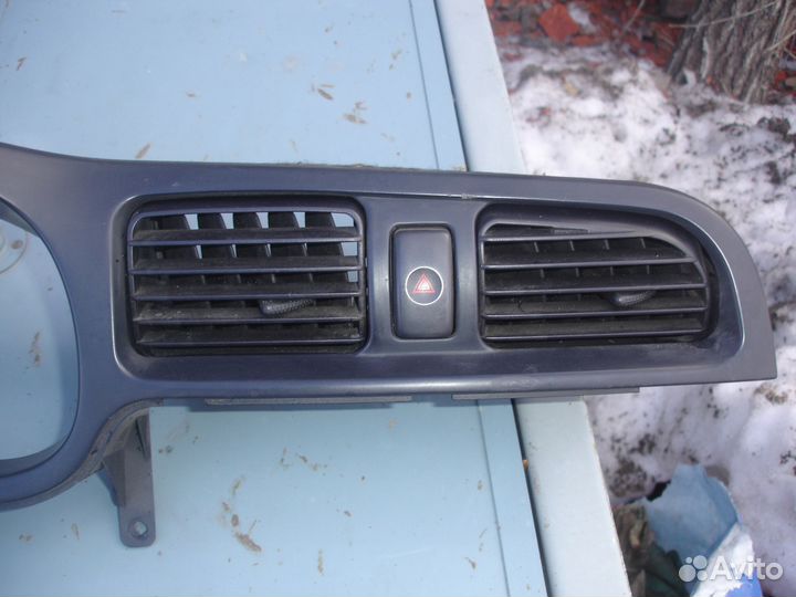 Накладка панели приборов Subaru Legacy Outback B12