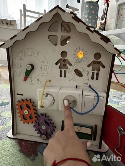 Развивающий домик бизиборд сл светом