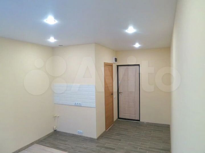 Доля в 3-к. квартире, 17,9 м², 1/12 эт.