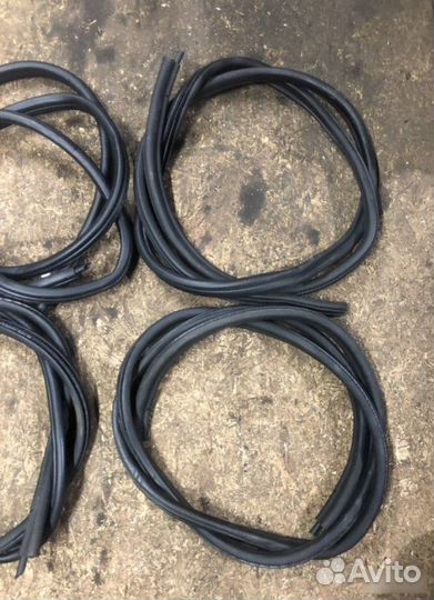 Уплотнитель двери Bmw E90