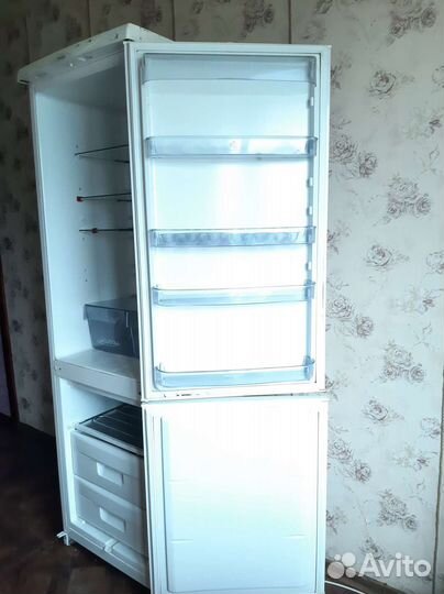 Холодильни двухкамерный,рабочий,Snaige