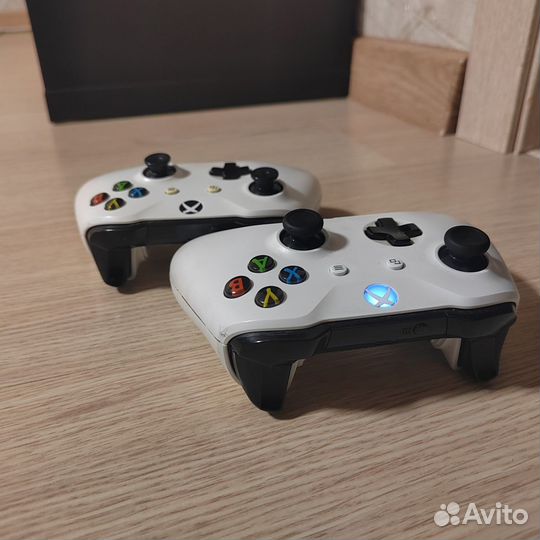 Xbox one s 1tb с дисководом и играми