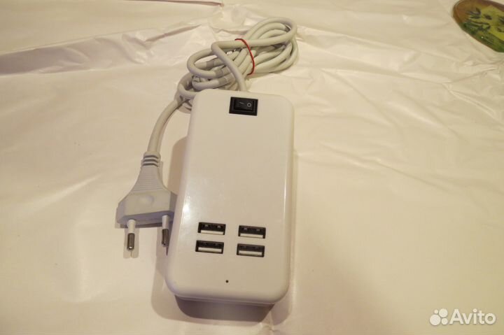 Зарядное устройство на четыре порта