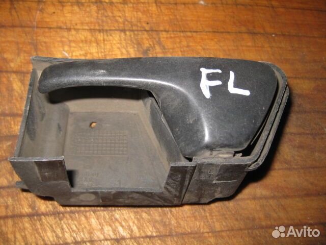 Ручка двери внутренняя левая Volkswagen Vento (199