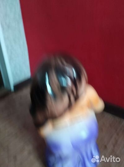 Фарфоровая статуэтка