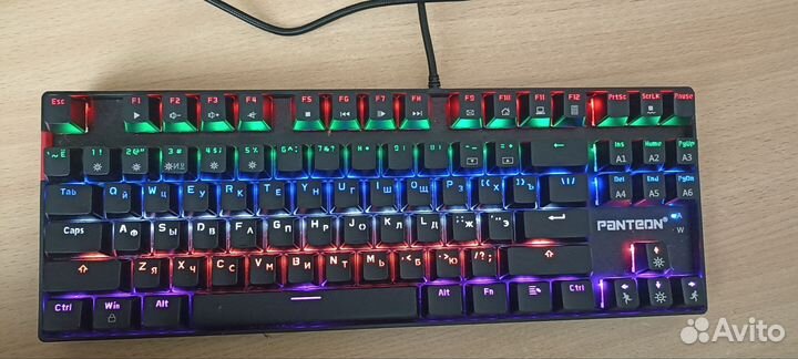 Механическая игровая клавиатура с LED-подсветкой