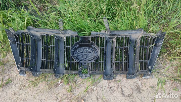 Решётка радиатора на Ленд Крузер Прадо 150 2017г
