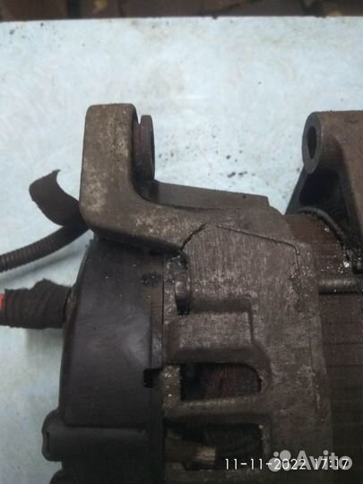 Генератор на Опель Астра J 2014 год