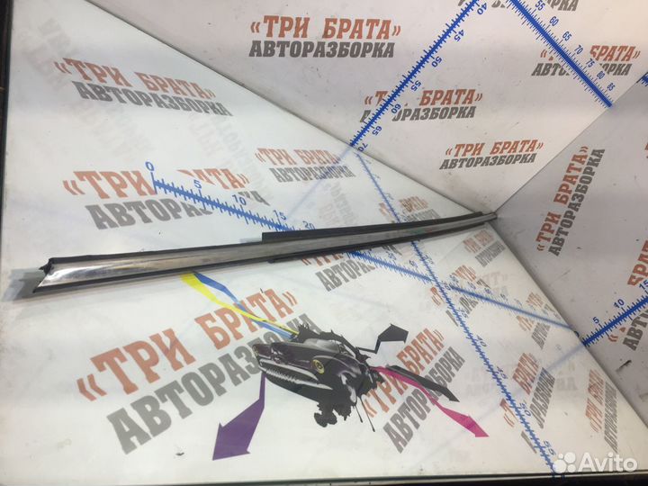 Тойота Камри Молдинг стекла передний левый