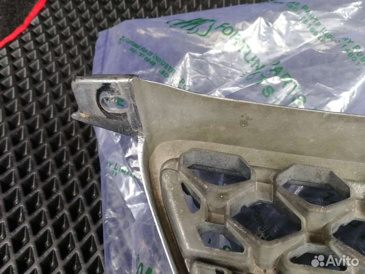 Решетка радиатора тойота королла 120 правый руль