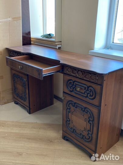 Туалетний стол витринный образец с доставкой
