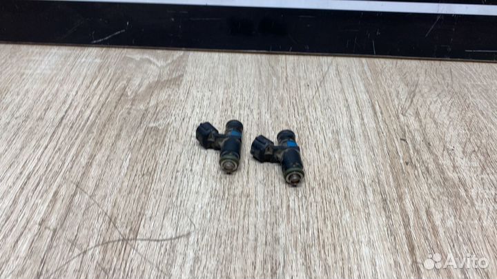 Форсунка Топливная 03C906031A