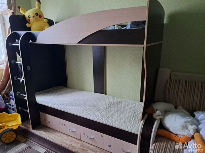 Двухъярусная кровать