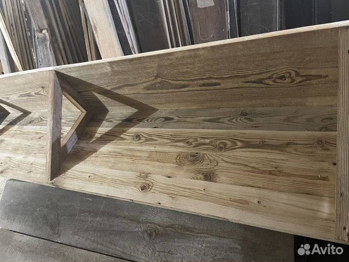 Изготовление мебели из амбарной доски