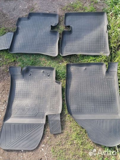 Автомобильные коврики резиновые