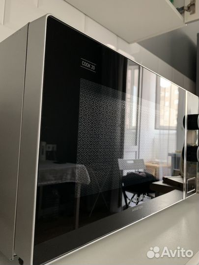 Микроволновая печь Hotpoint Ariston