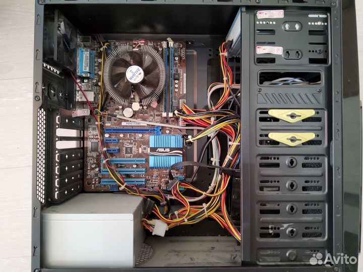 Корпус для компьютера Gigabyte