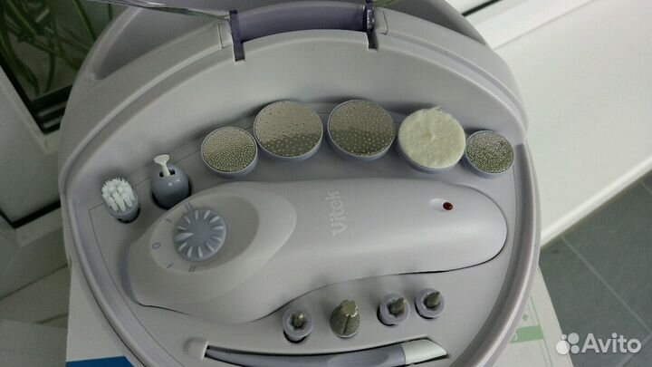 Маникюрный набор Vitek Iris