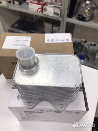 Радиатор масляный VAG 06J117021E