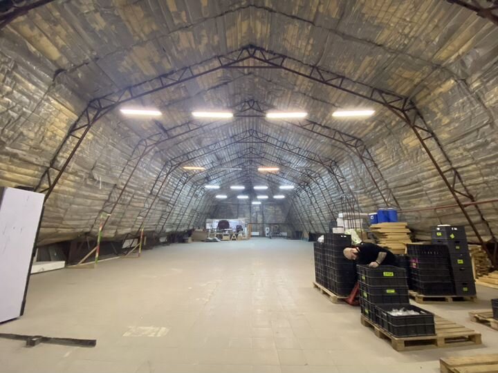 Теплый склад с подъемником, 927.97 м²