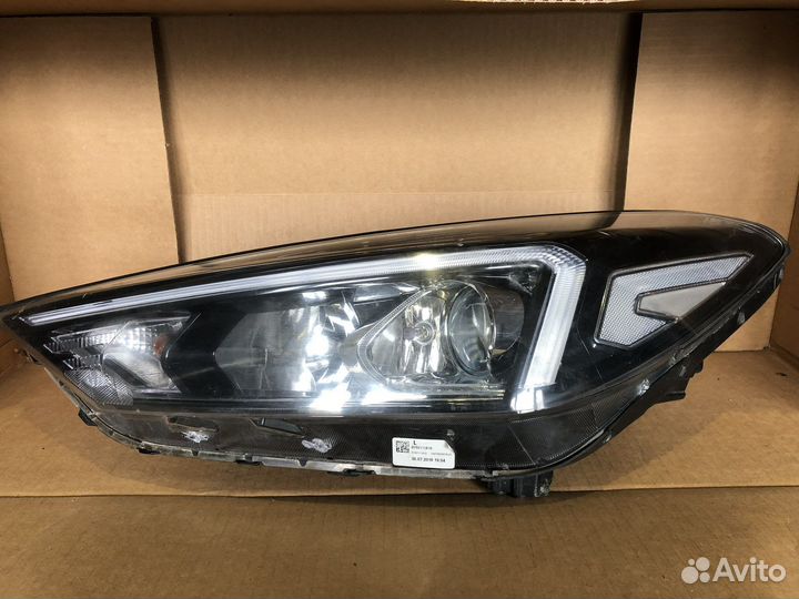 Фара передняя левая на Hyundai Tucson III