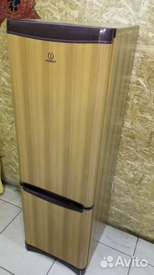 Холодильник indesit