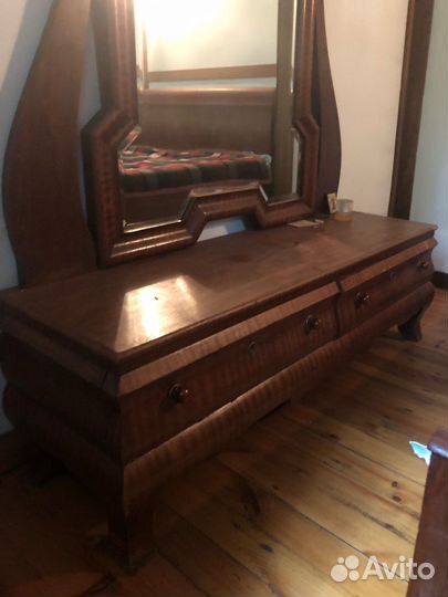 Трюмо с зеркалом старинное