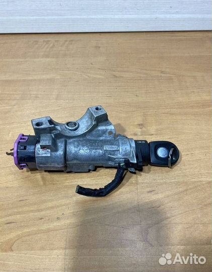 Замок зажигания Volkswagen Golf